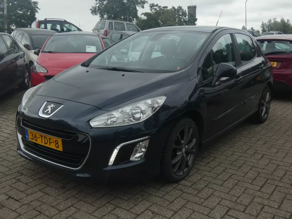 Peugeot 308 (2012) — foto 1
