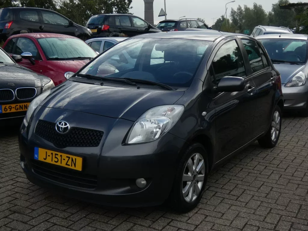 Toyota Yaris (2008) — foto 1