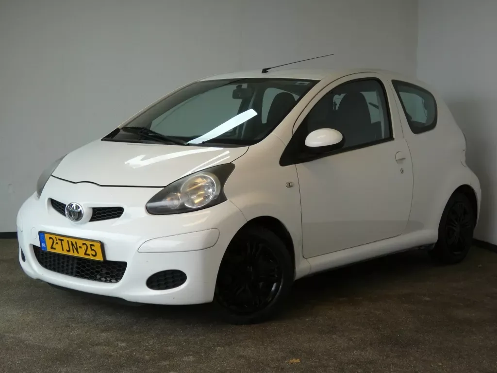 Toyota Aygo (2011) — foto 1