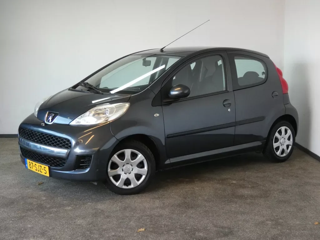 Peugeot 107 (2011) — foto 1