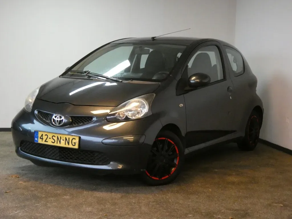 Toyota Aygo (2006) — foto 1