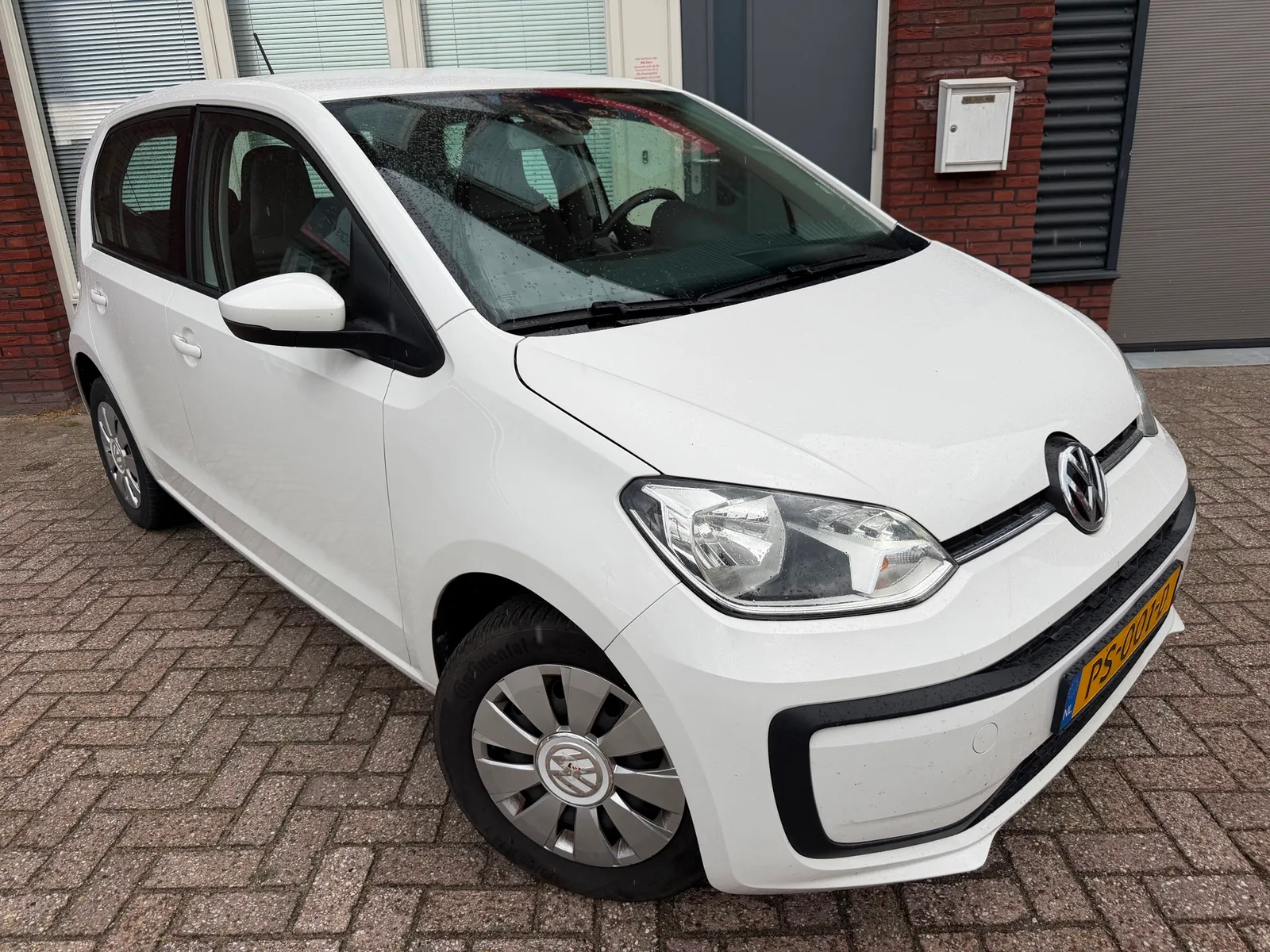 Volkswagen Up! (2017) — foto 1