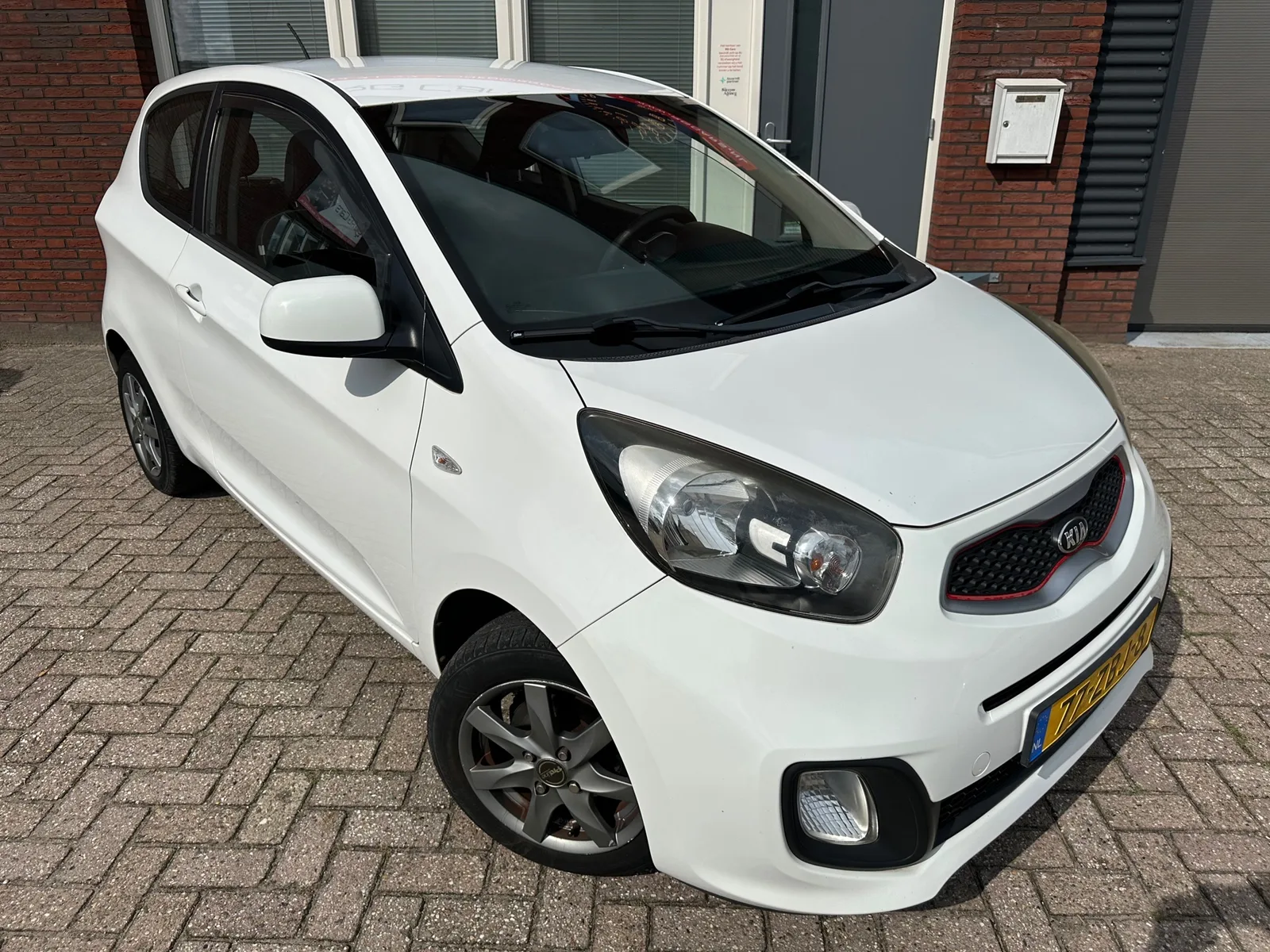 Kia Picanto (2012) — foto 1