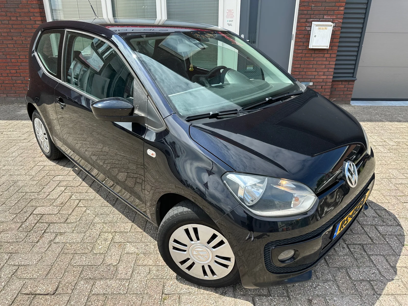 Volkswagen Up! (2012) — foto 1