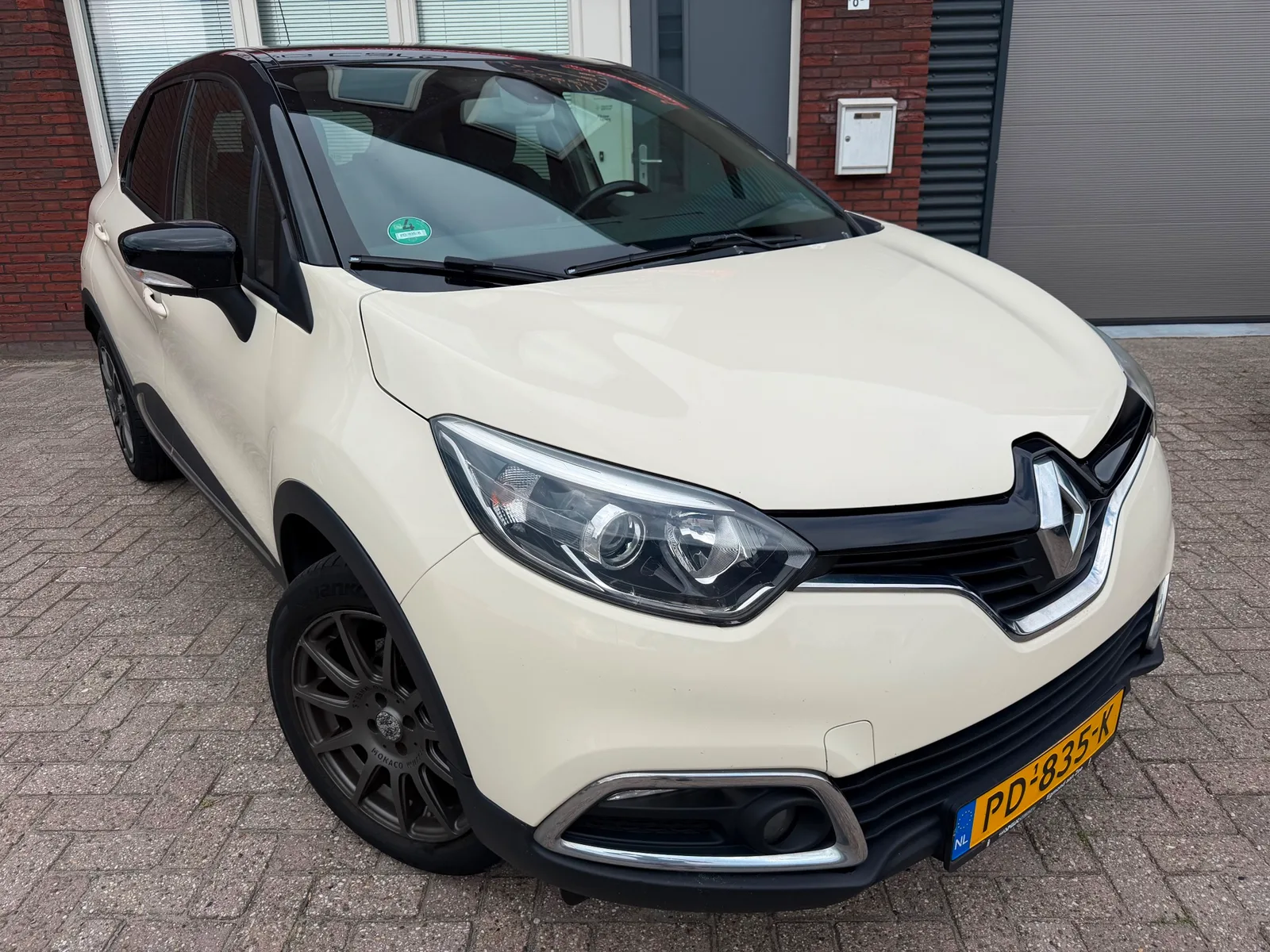 Renault Captur (2016) — foto 1