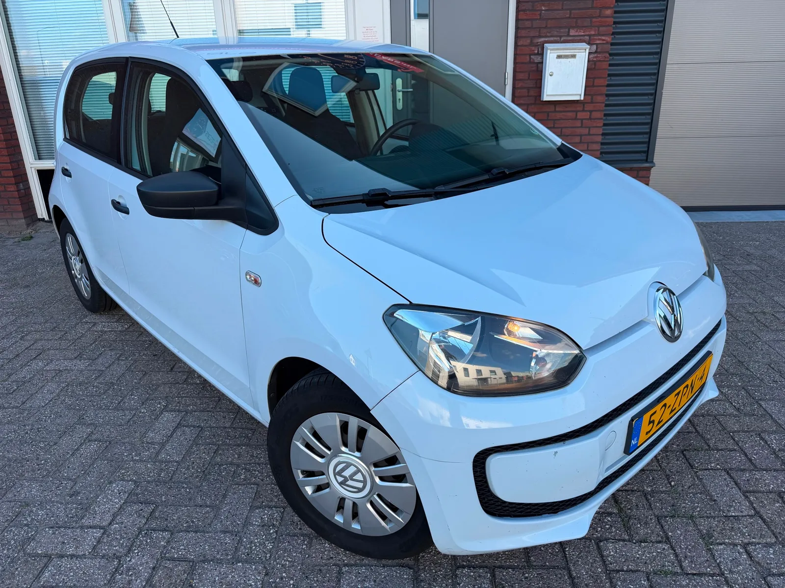 Volkswagen Up! (2013) — foto 1