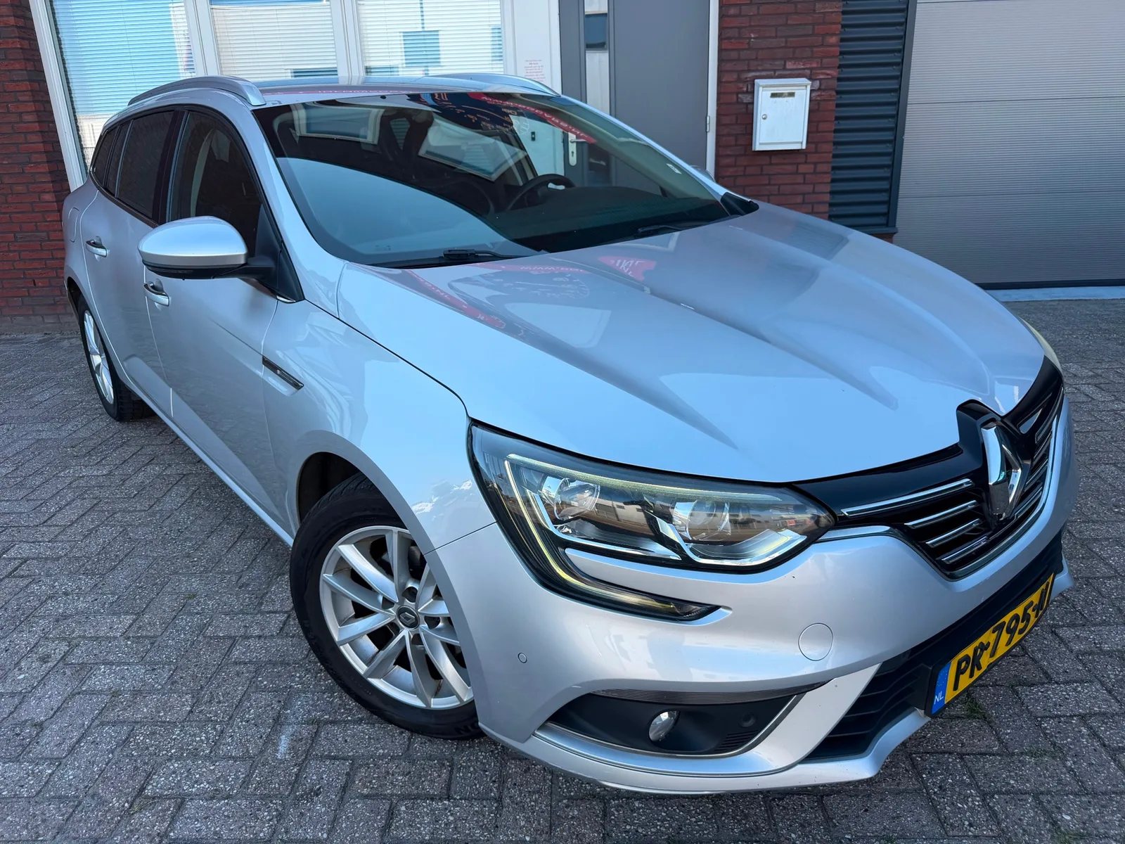 Renault Mégane (2017) — foto 1