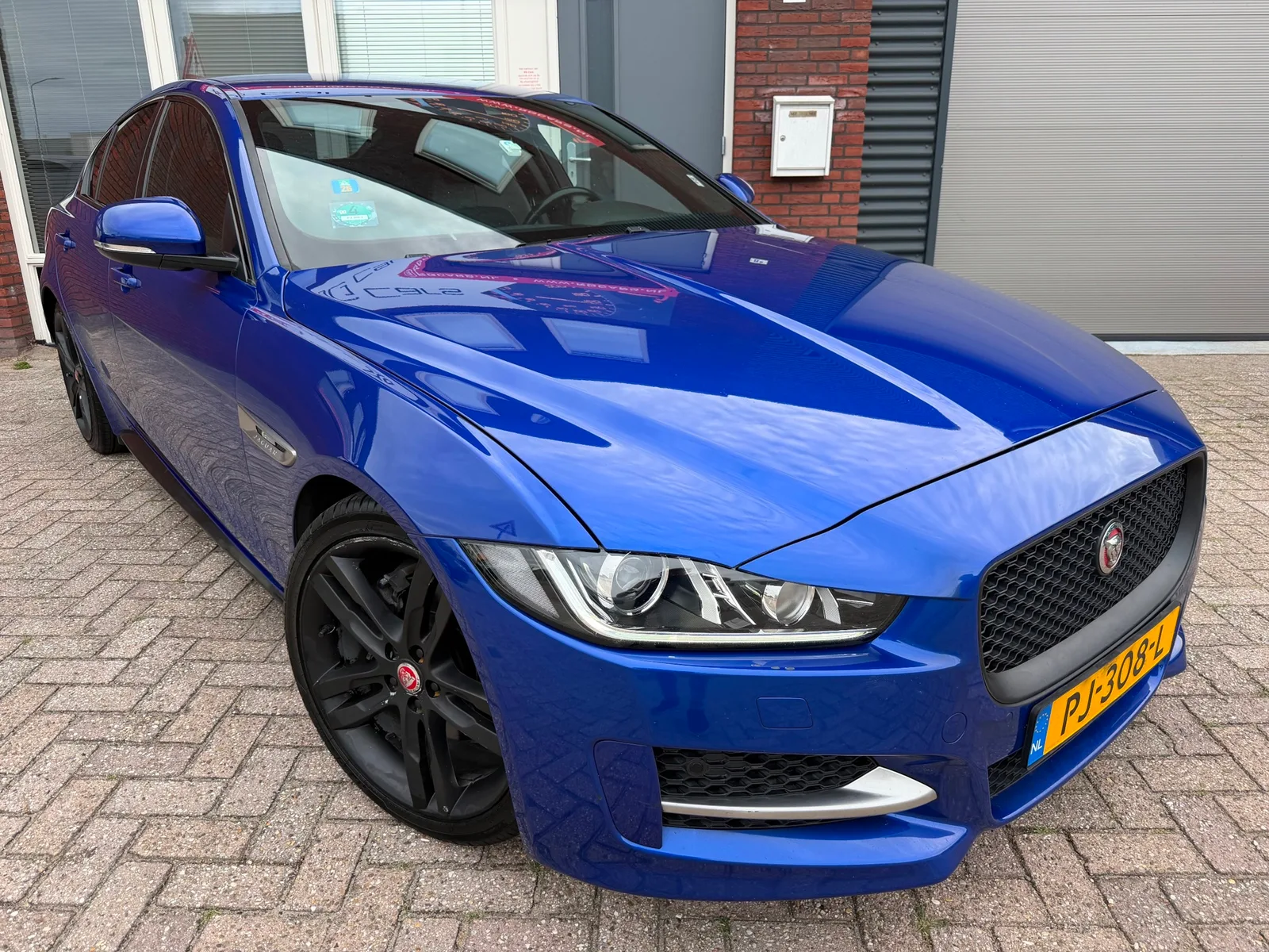 Jaguar XE (2018) — foto 1
