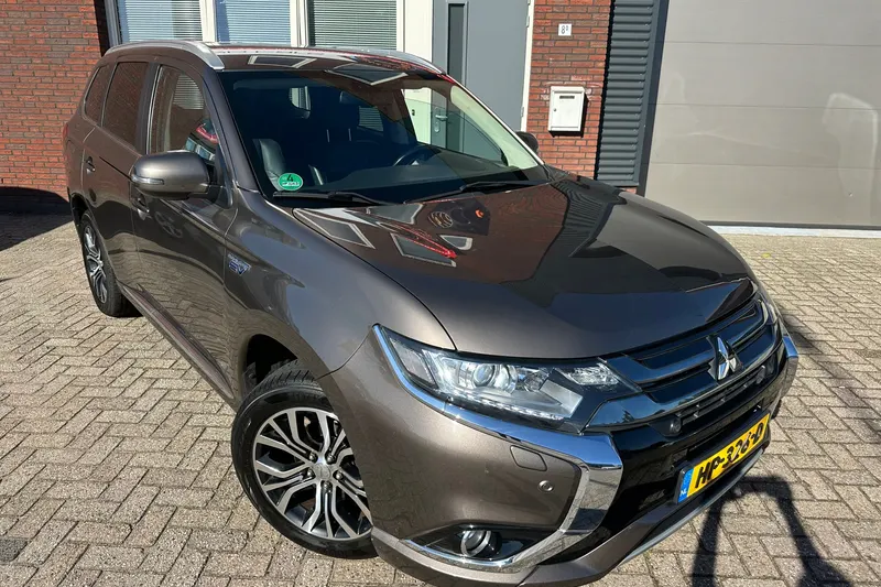 Mitsubishi Outlander (2015)