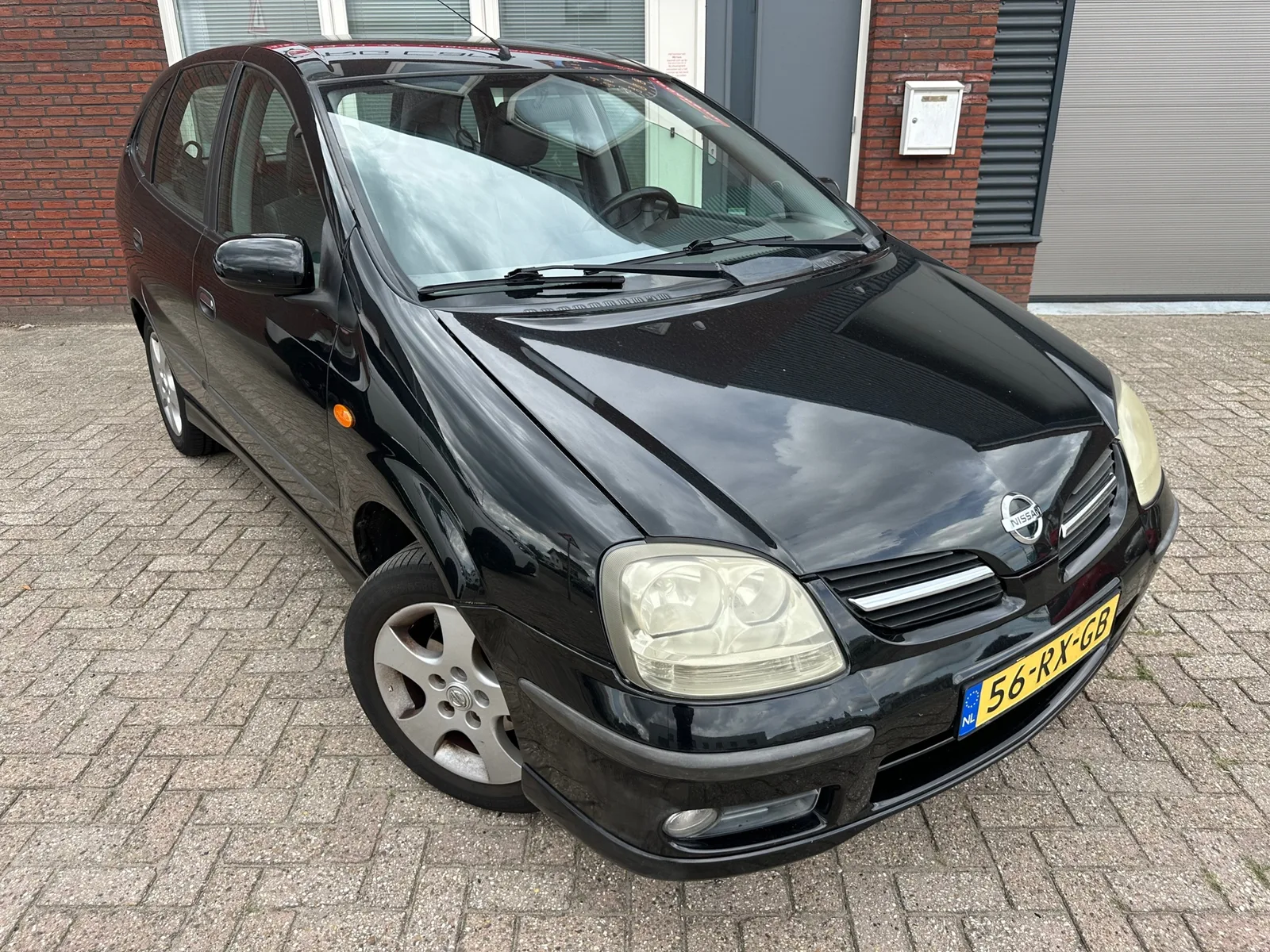 Nissan Almera Tino (2005) — foto 1