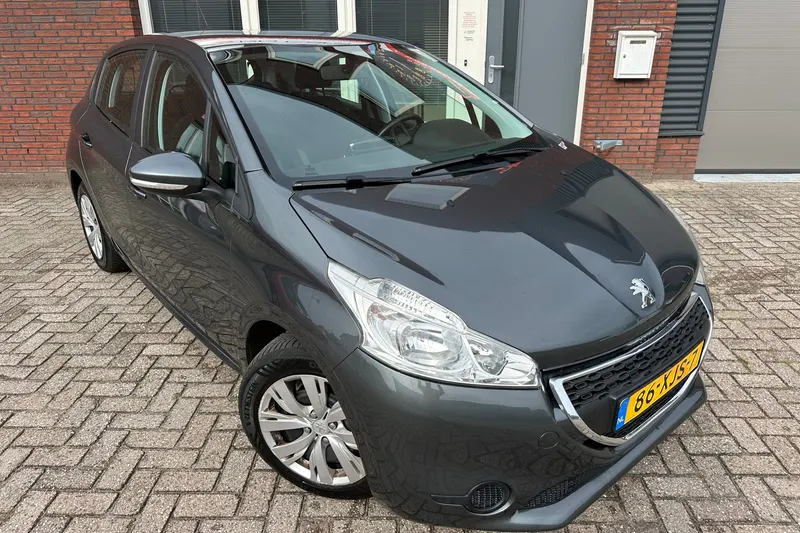 Peugeot 208 (2012)