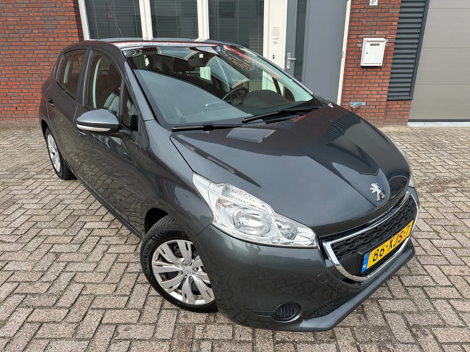 Peugeot 208 (2012) — foto 1