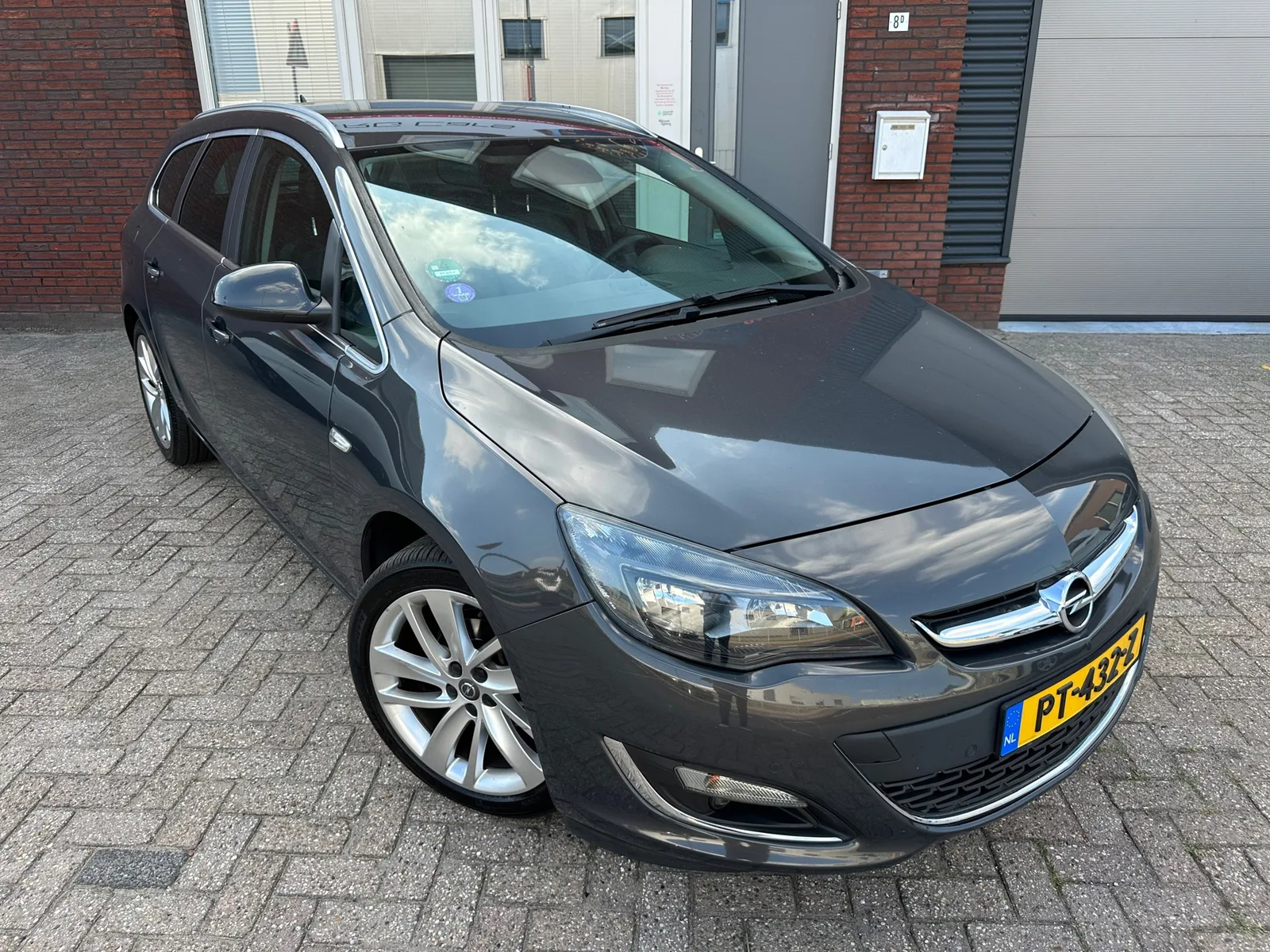 Opel Astra Sports Tourer (2014) — foto 1