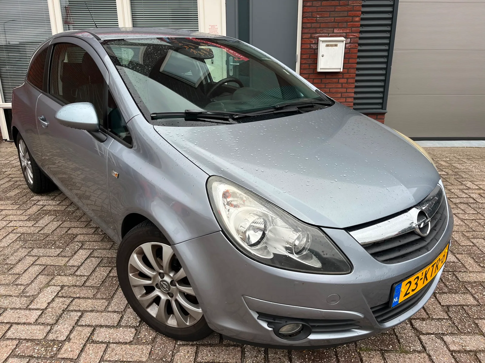 Opel Corsa (2010) — foto 1