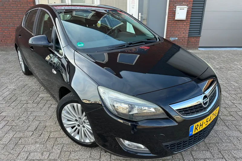 Opel Astra (2011)