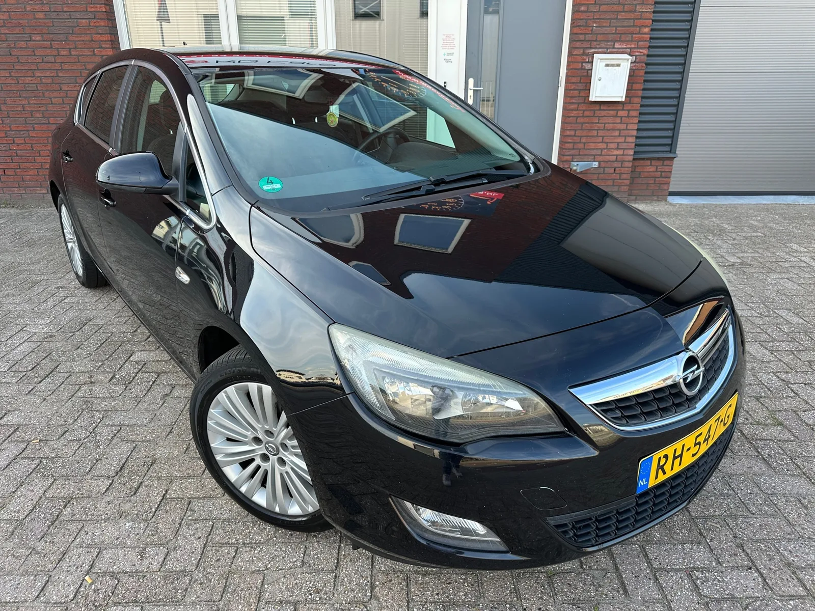 Opel Astra (2011) — foto 1