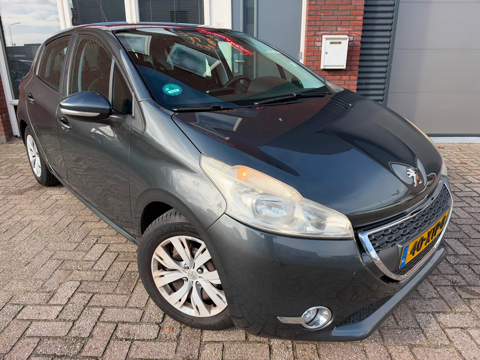 Peugeot 208 (2012) — foto 1