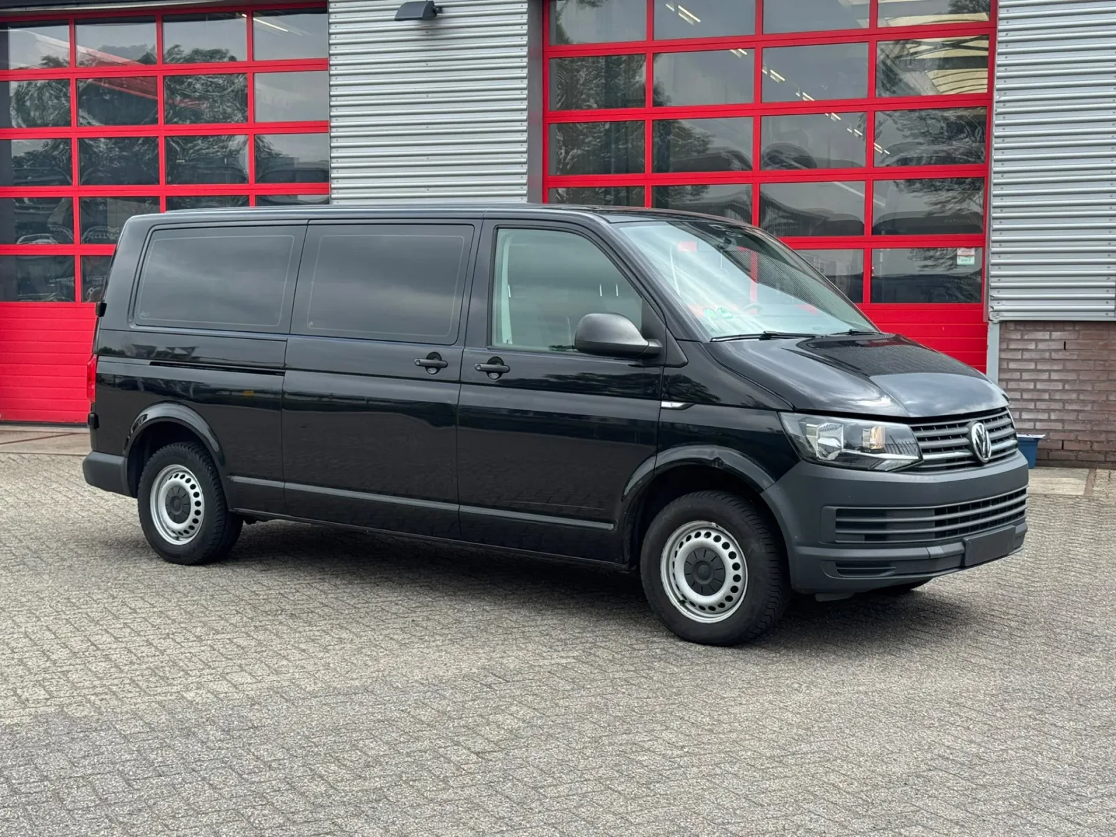 Volkswagen Transporter (2018) — foto 1