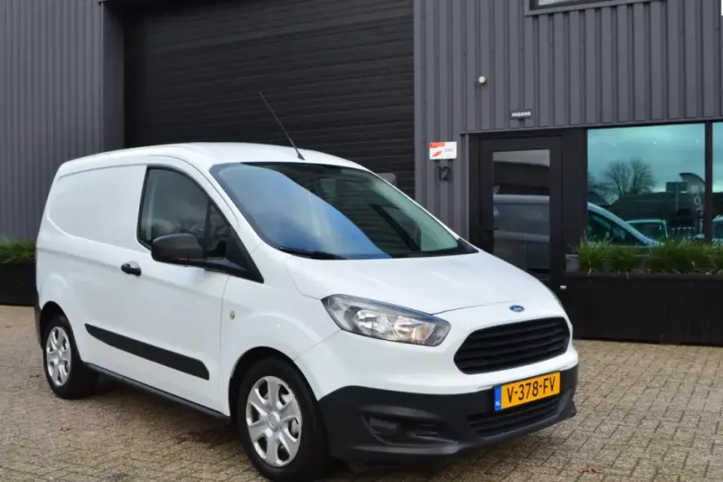 Ford Transit Courier (2017)