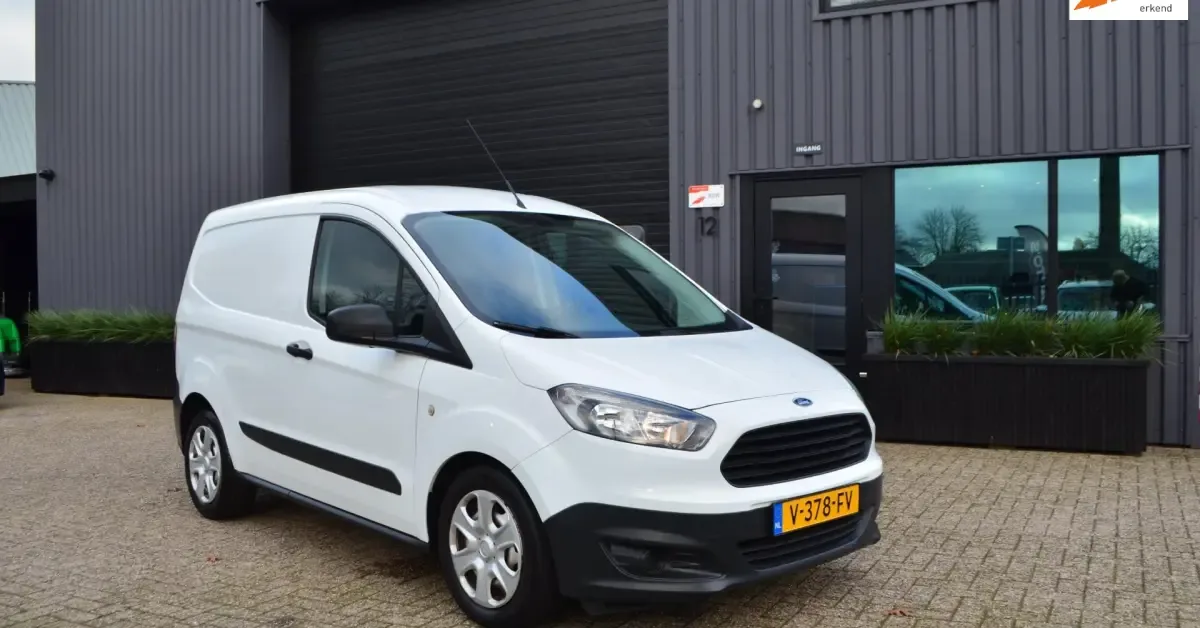 Ford Transit Courier (2017) — foto 1
