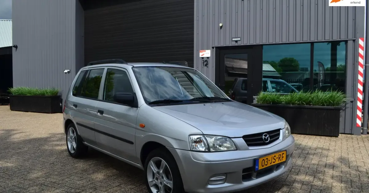 Mazda Demio (2002) — foto 1