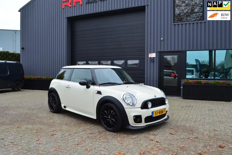 MINI One (2011)