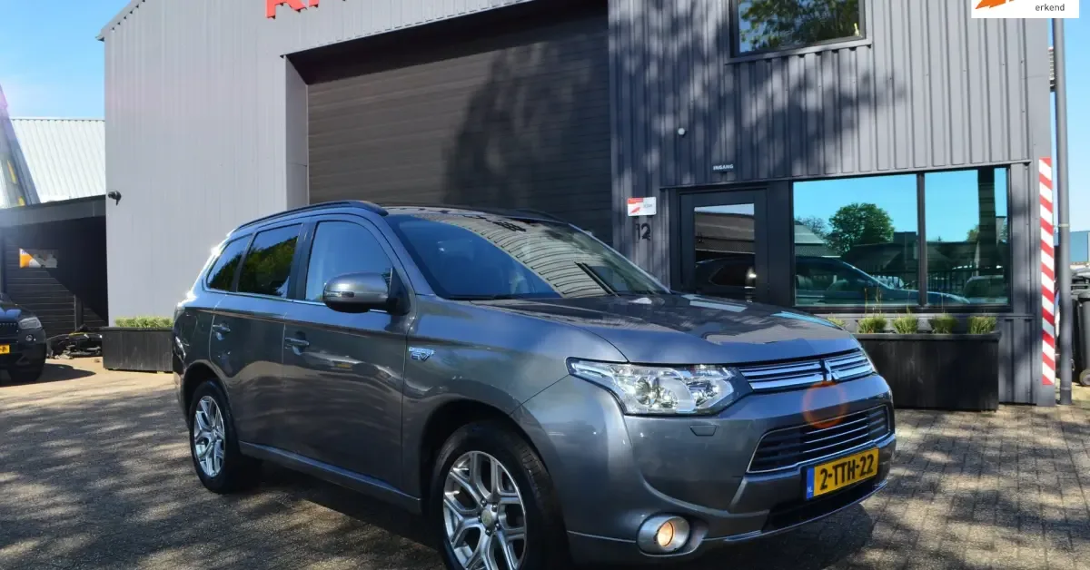 Mitsubishi Outlander (2014) — foto 1