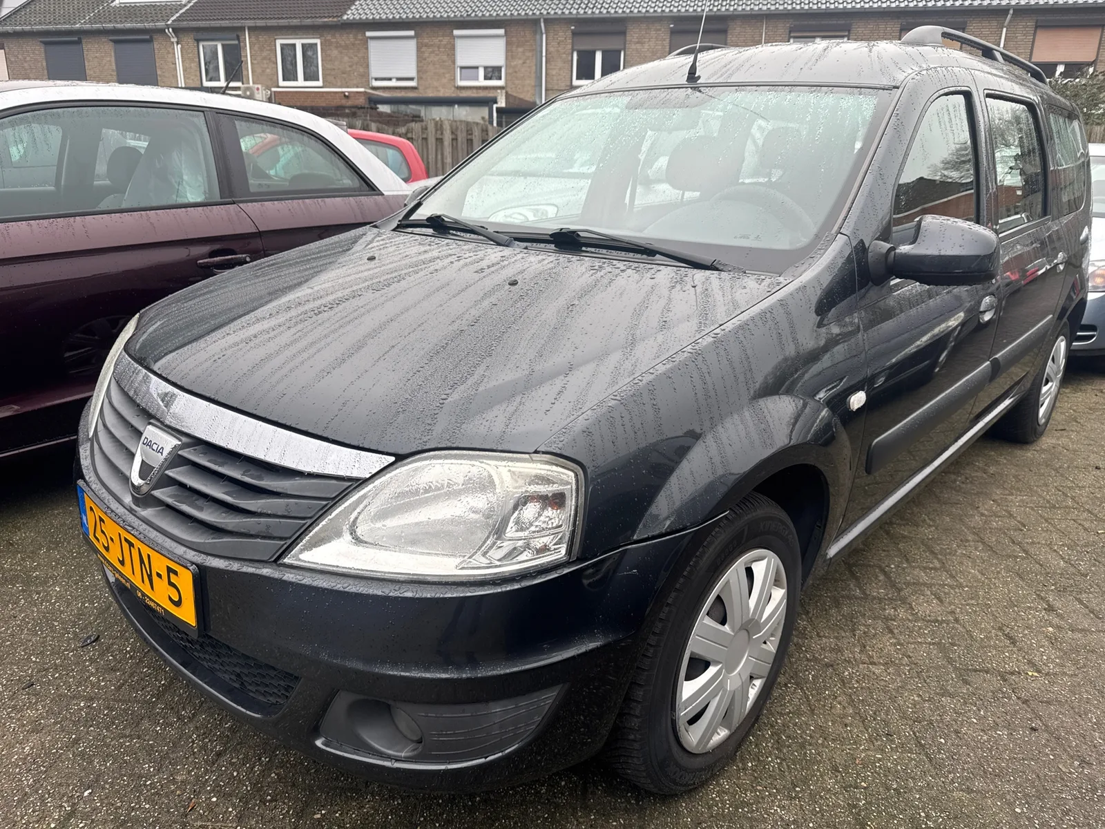 Dacia Logan MCV (2009) — foto 1