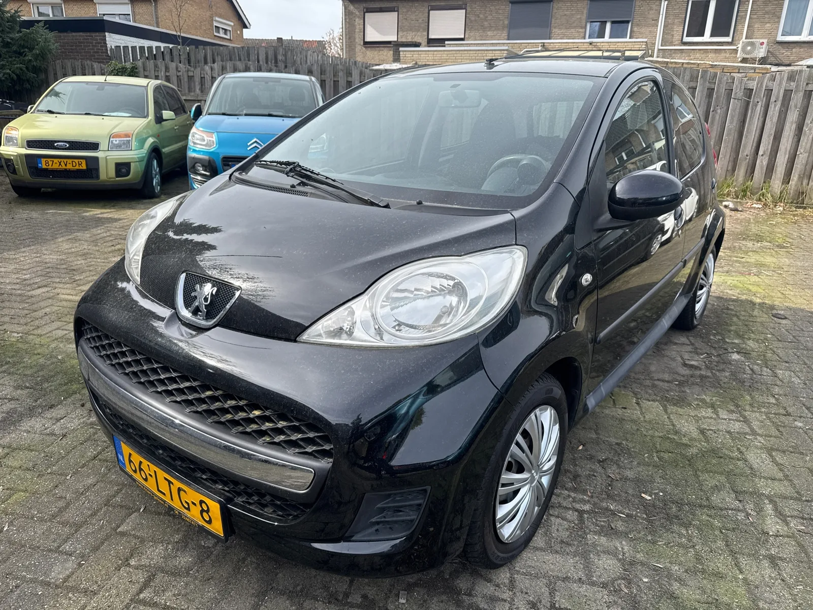 Peugeot 107 (2010) — foto 1