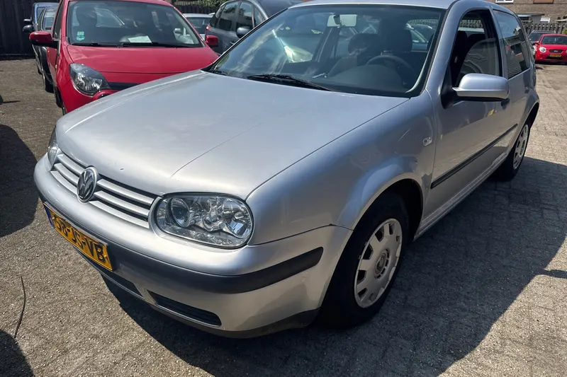 Volkswagen Golf (2002)