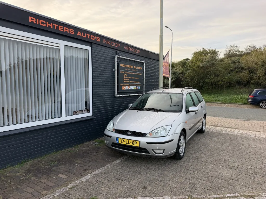 Ford Focus (2003) — foto 1