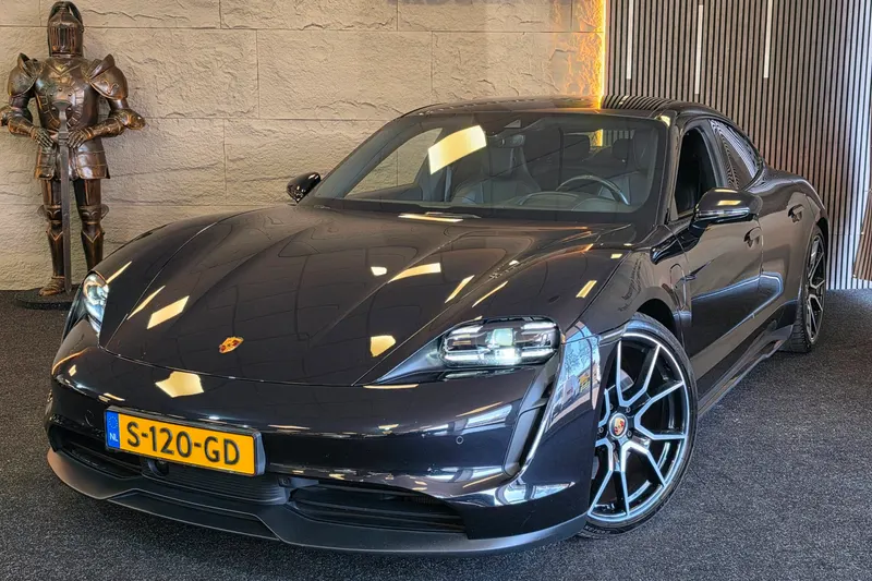 Porsche Taycan (2023)