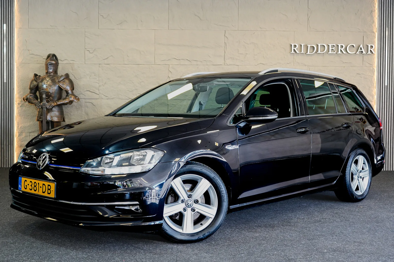 Volkswagen Golf (2019) — foto 1