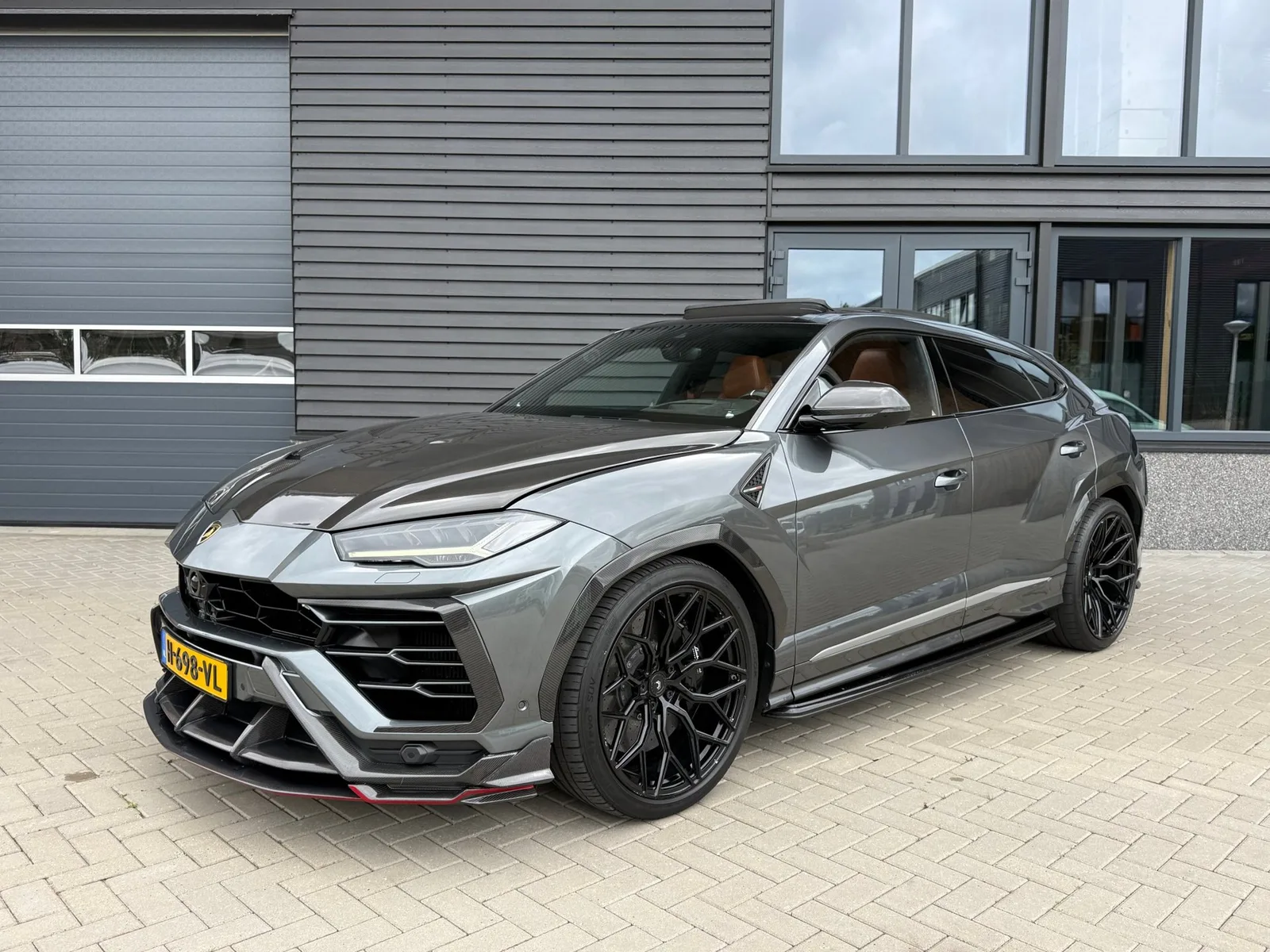 Lamborghini Urus (2018) — foto 1