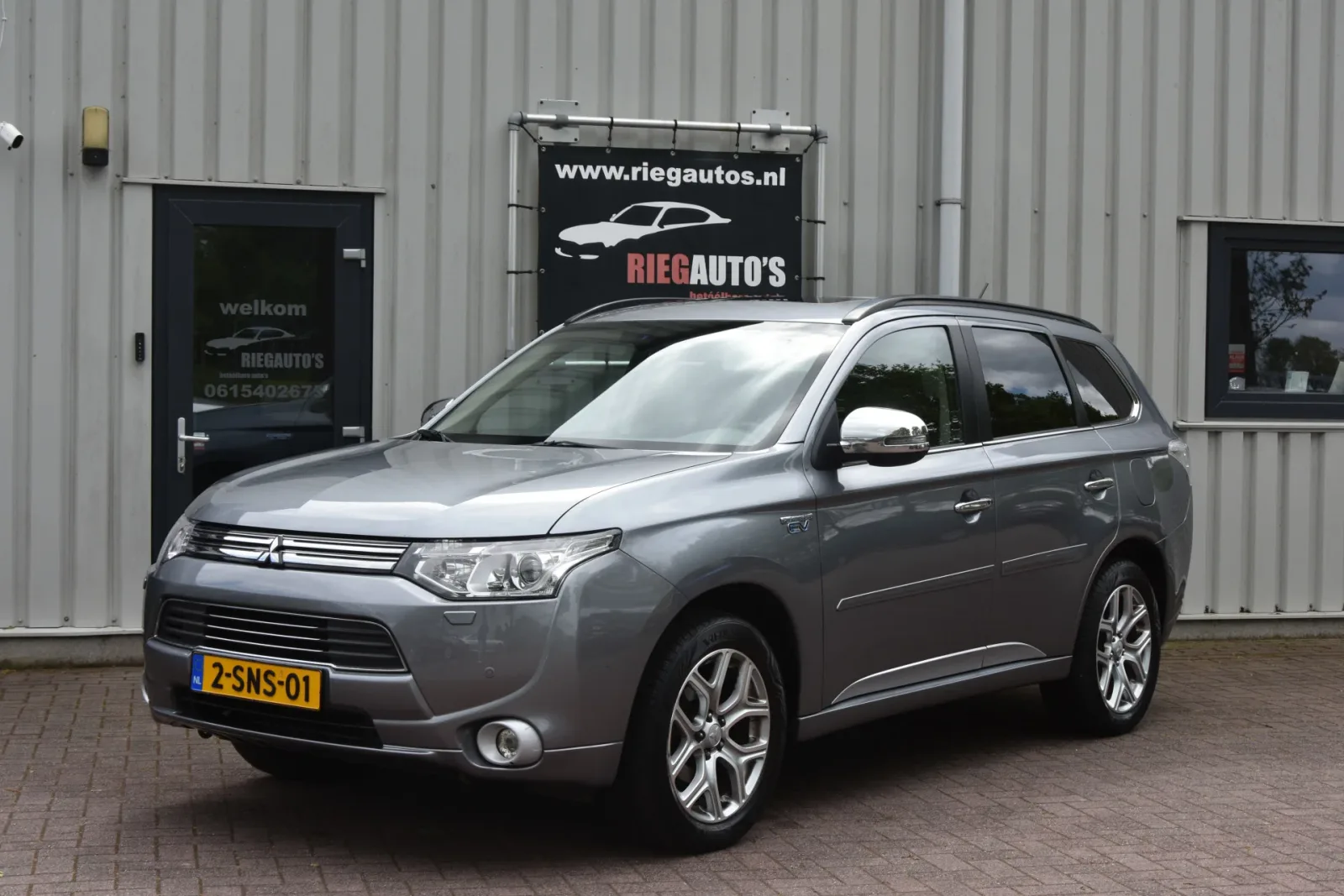 Mitsubishi Outlander (2013) — foto 1