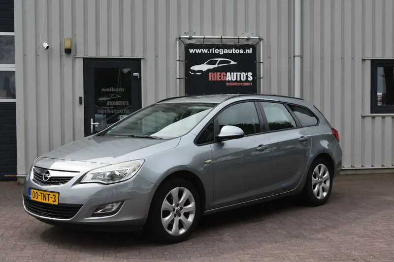 Opel Astra (2010)
