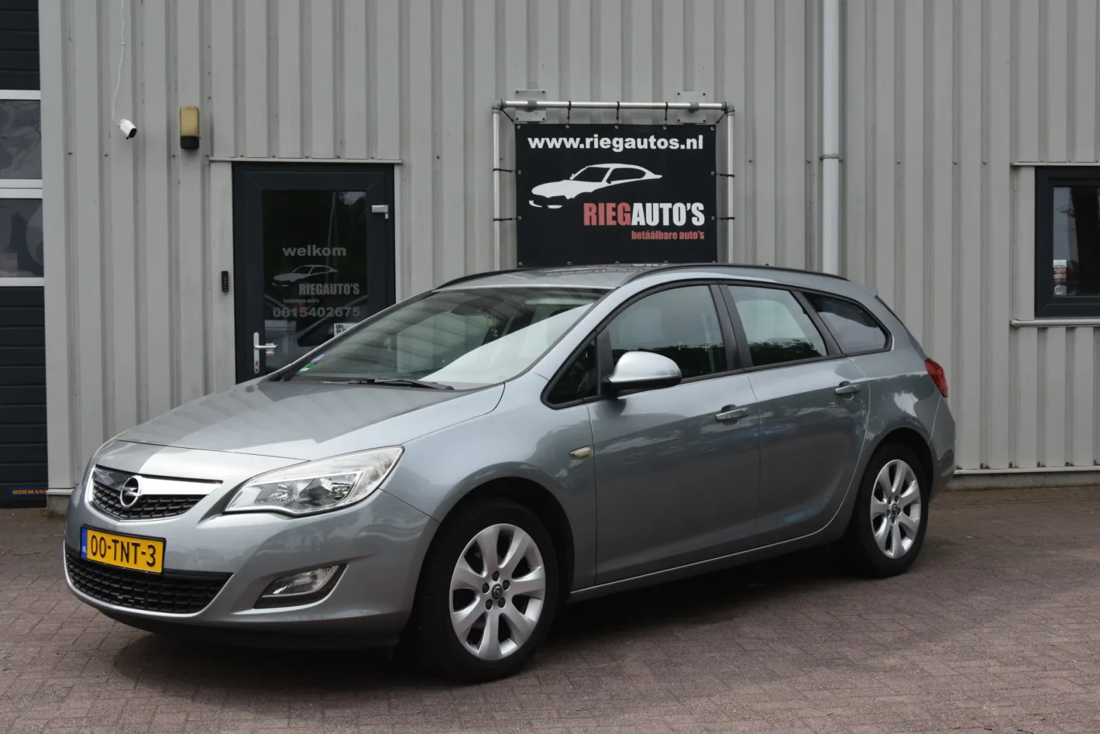 Opel Astra (2010) — foto 1