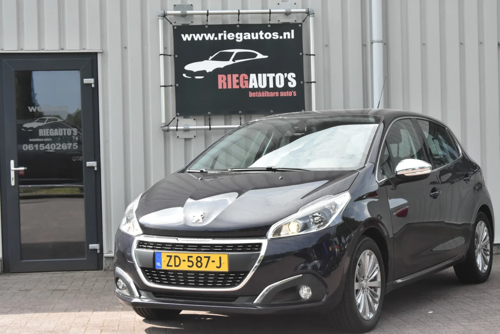 Peugeot 208 (2015) — foto 1
