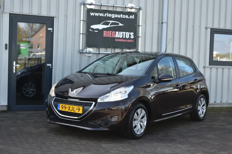 Peugeot 208 (2012)