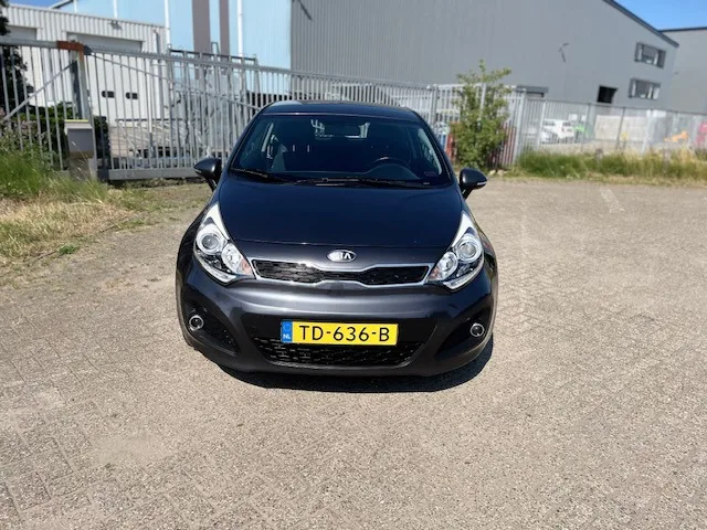 Kia Rio (2013) — foto 1