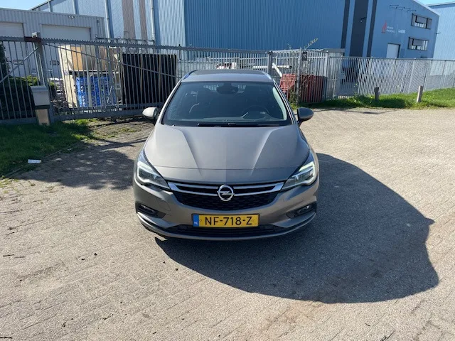 Opel Astra Sports Tourer (2017) — foto 1
