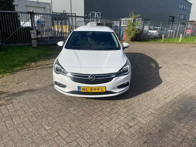 Opel Astra (2017) — foto 1