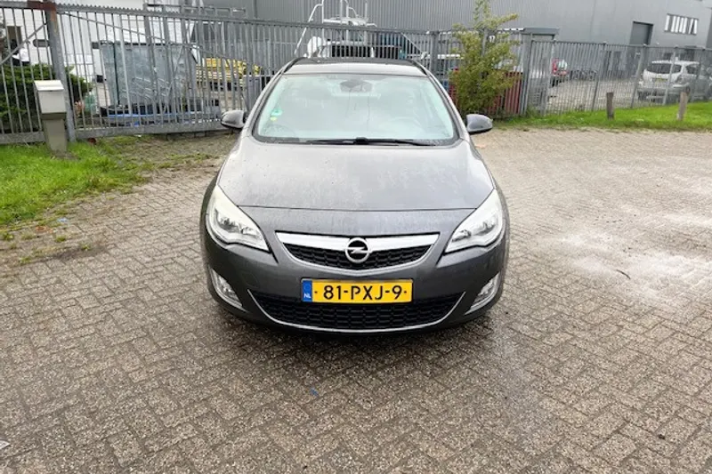Opel Astra (2011)