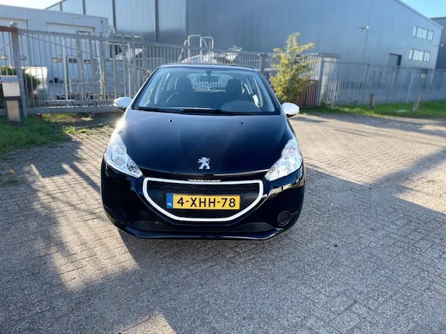 Peugeot 208 (2014) — foto 1
