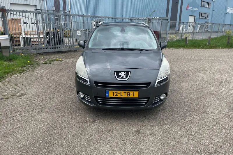 Peugeot 5008 (2010)