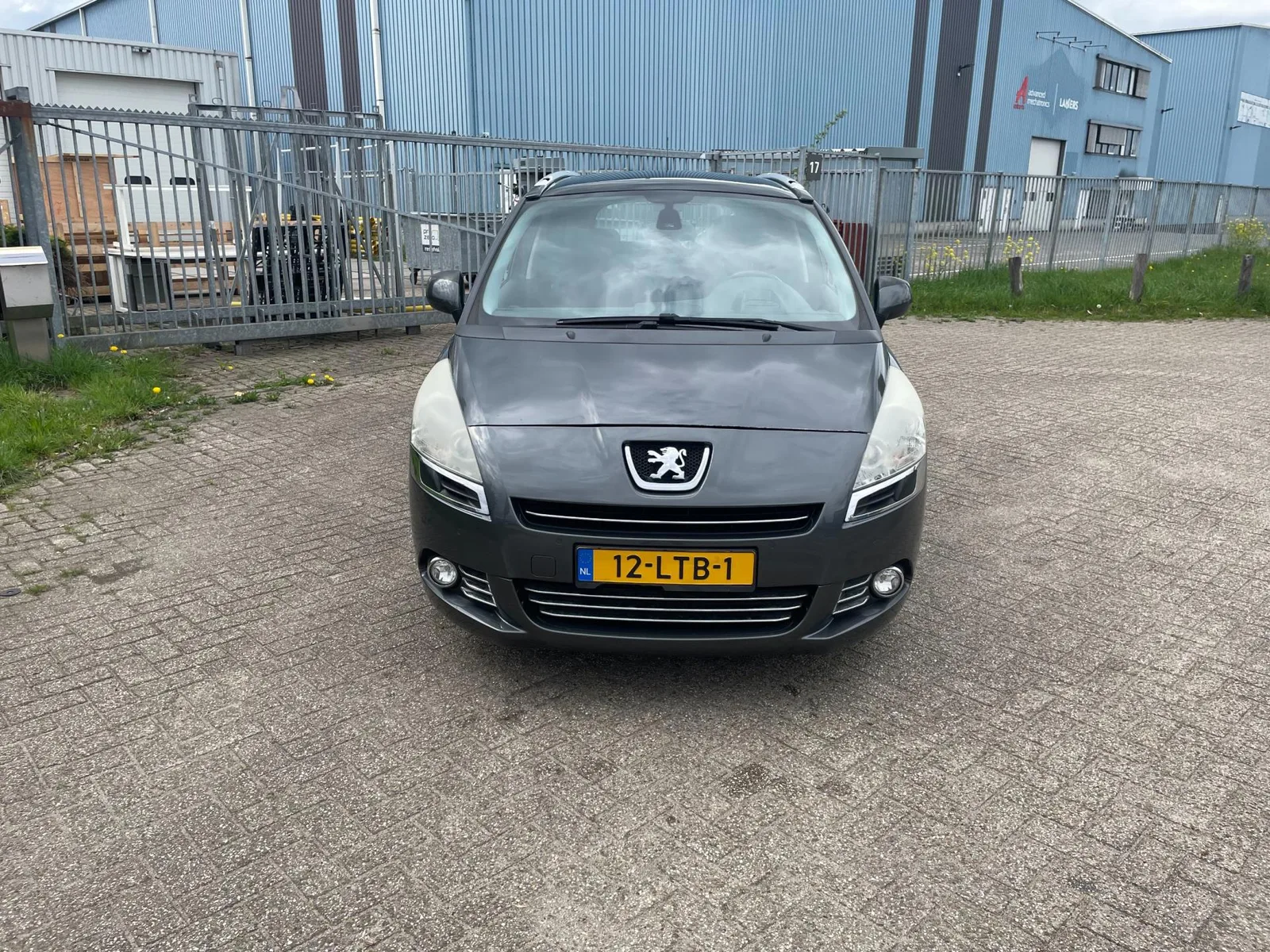 Peugeot 5008 (2010) — foto 1