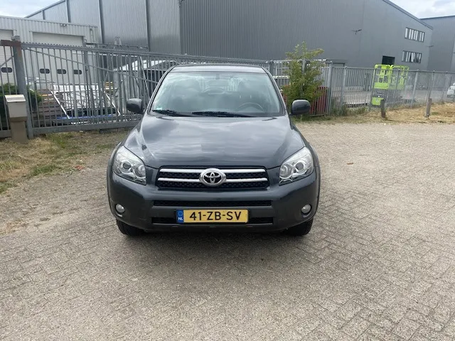 Toyota RAV4 (2008) — foto 1