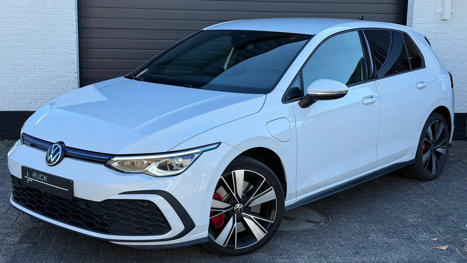Volkswagen Golf (2021) — foto 1