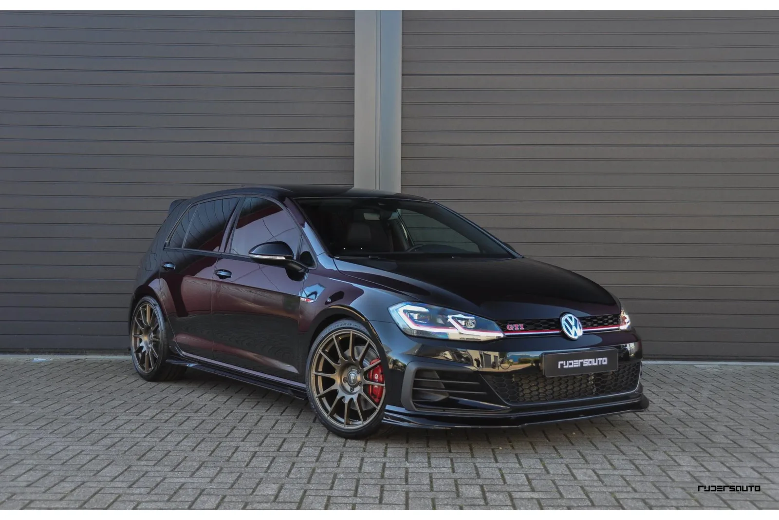 Volkswagen Golf (2019) — foto 1