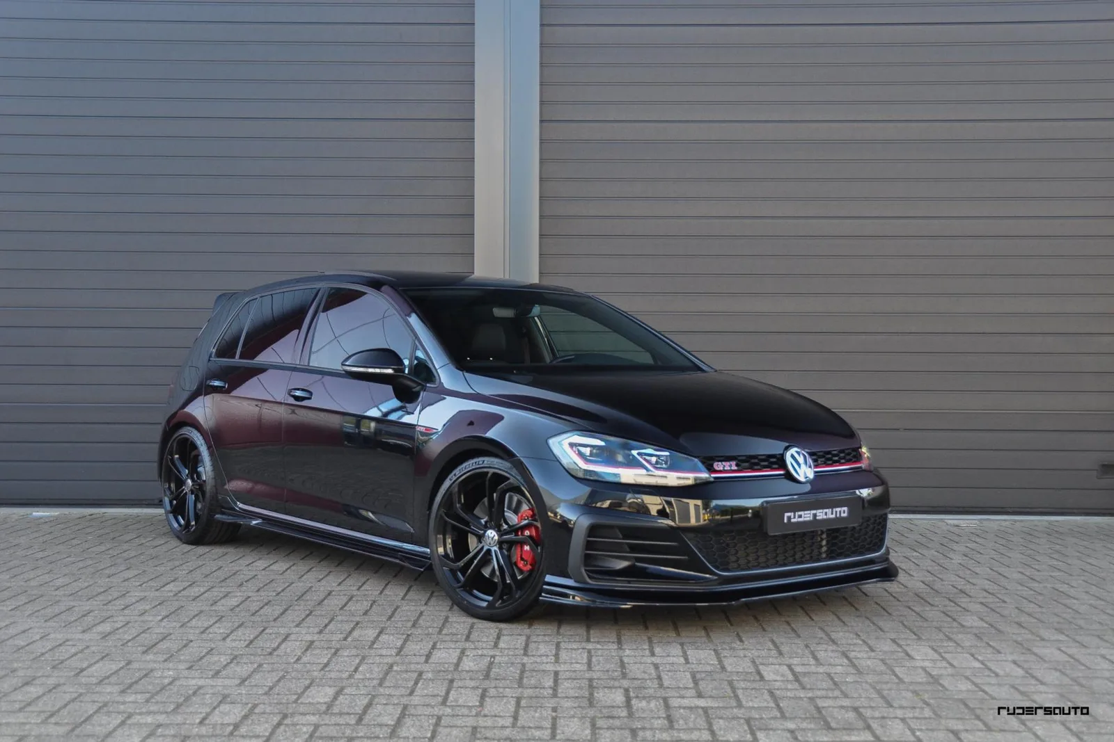 Volkswagen Golf (2019) — foto 1